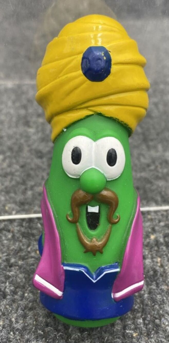 VeggieTales Larry the Cucumber Wiseman Figure Vintage Big Idea Toy Yellow Turban